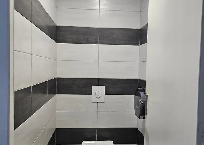 Avec Baignoire Balneo Veranda & Jardin Lägenhet *